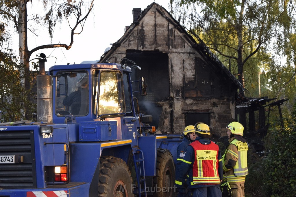 Grossfeuer Einfamilienhaus Siegburg Muehlengrabenstr P0931.JPG - Miklos Laubert